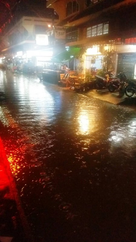 ซอยบัวขาว